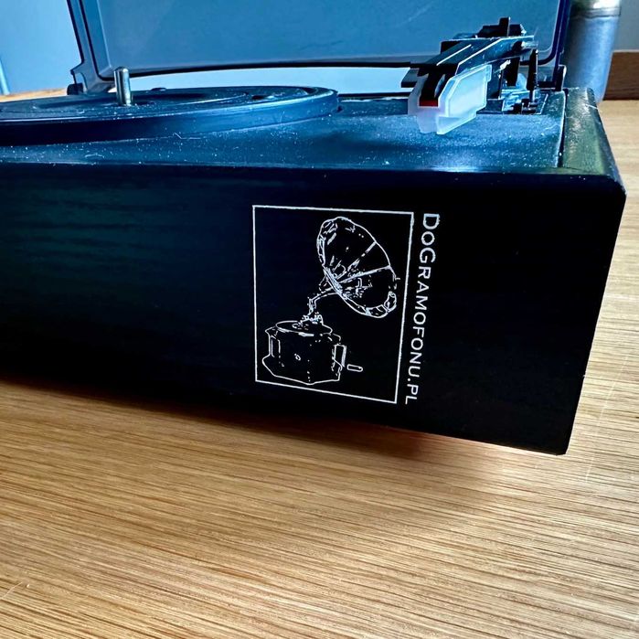 Gramofon elektryczny czarny z głośnikami - DG-013 + igła