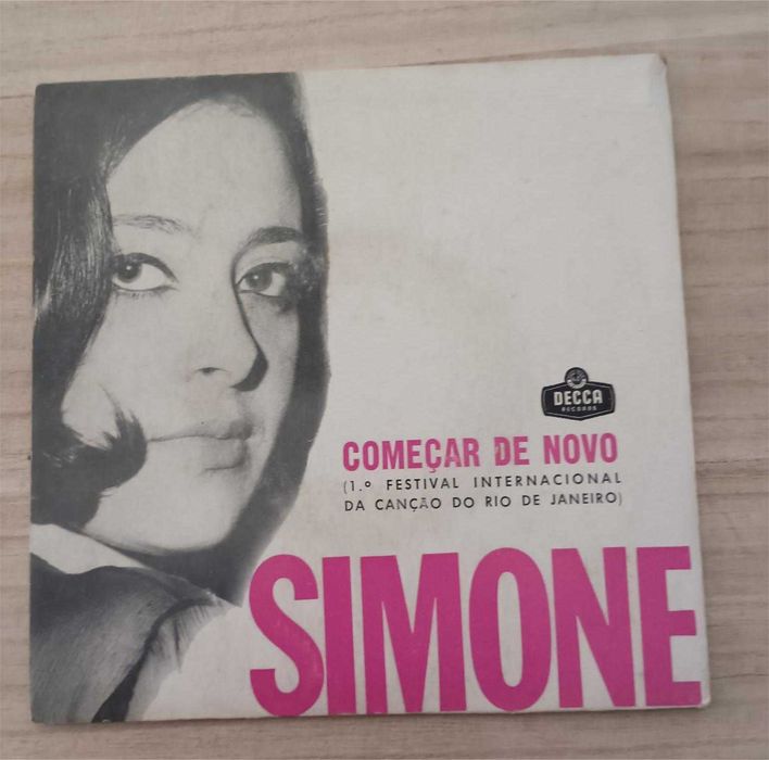 Discos de vinil da artista Simone de Oliveira