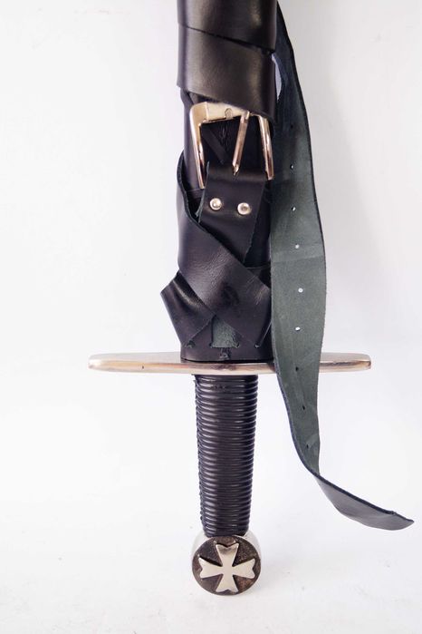 Miecz krzyżacki szabla z pasem skórzanym skóra piękny