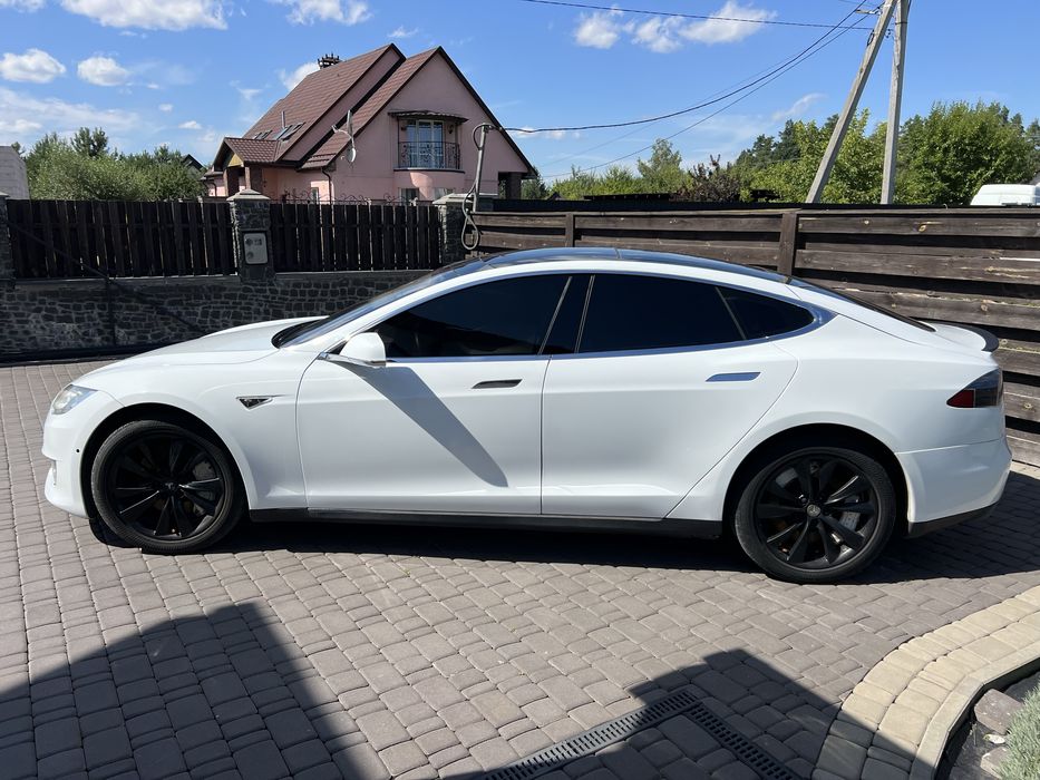 Tesla model s p 85
