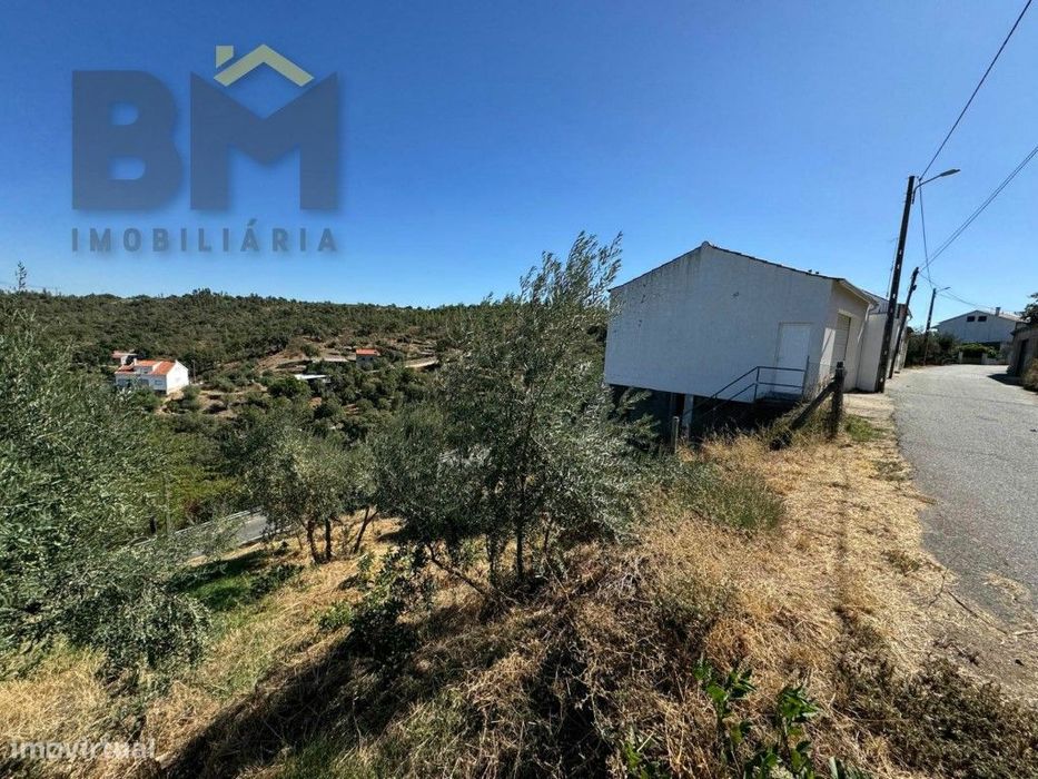Moradia T1 à venda em Salgueiro do Campo com terreno rústico!