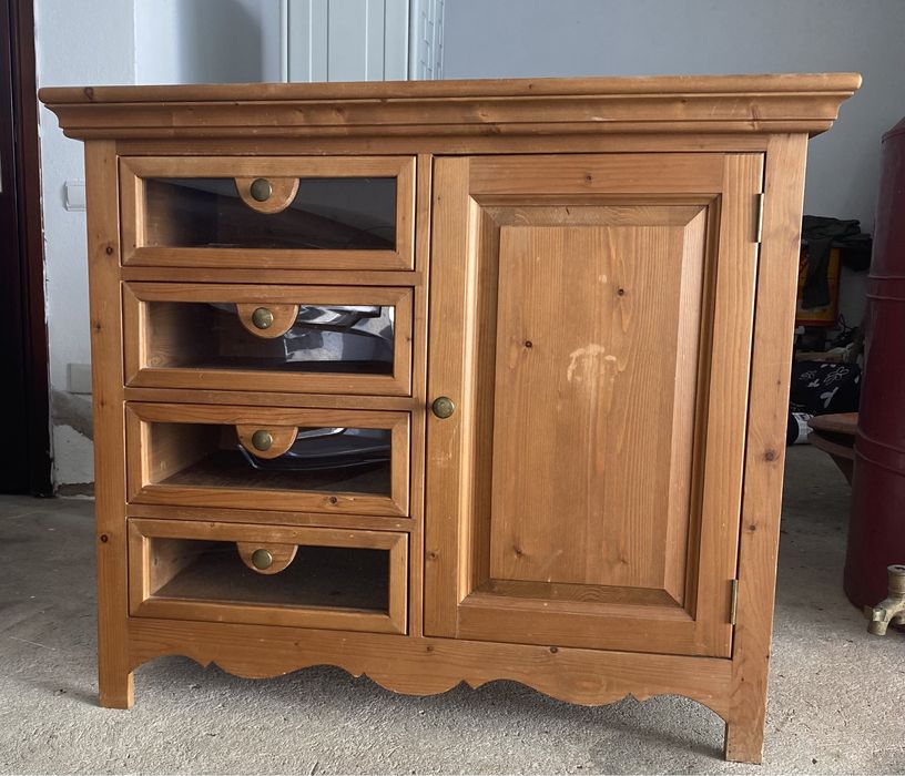 Cómoda em pinho nórdico