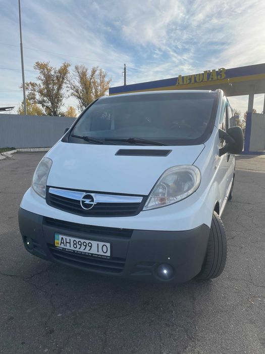 продам мікроавтобус OPEL VIVARO 2013 року