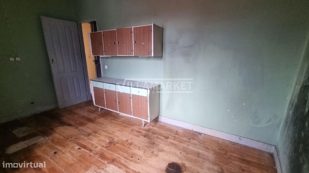 Prédio de Utilização Mista da banca com Potencial Habitacional e Comer