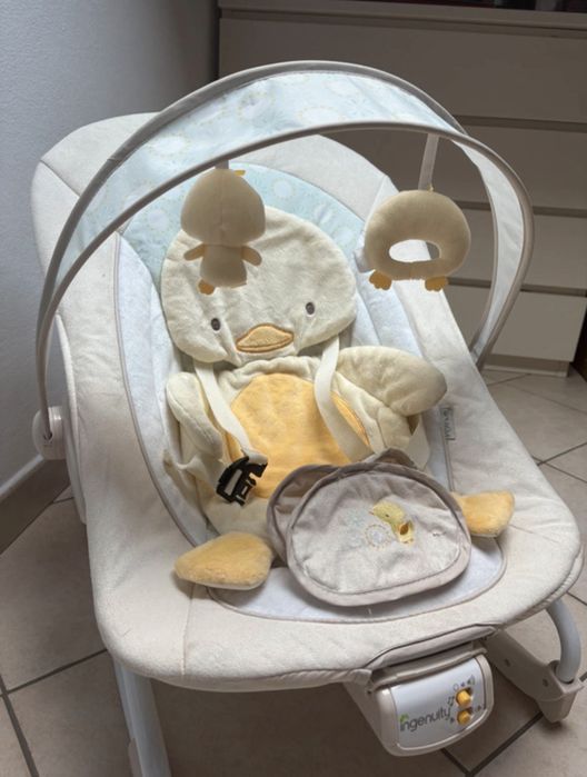Espreguiçadeira Bebé Bright Starts Cradling Rocker - Cresce com o Bebé (Até 18kg)