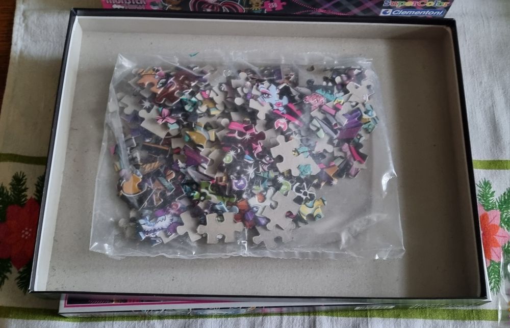 Zestaw puzzli Monster High
