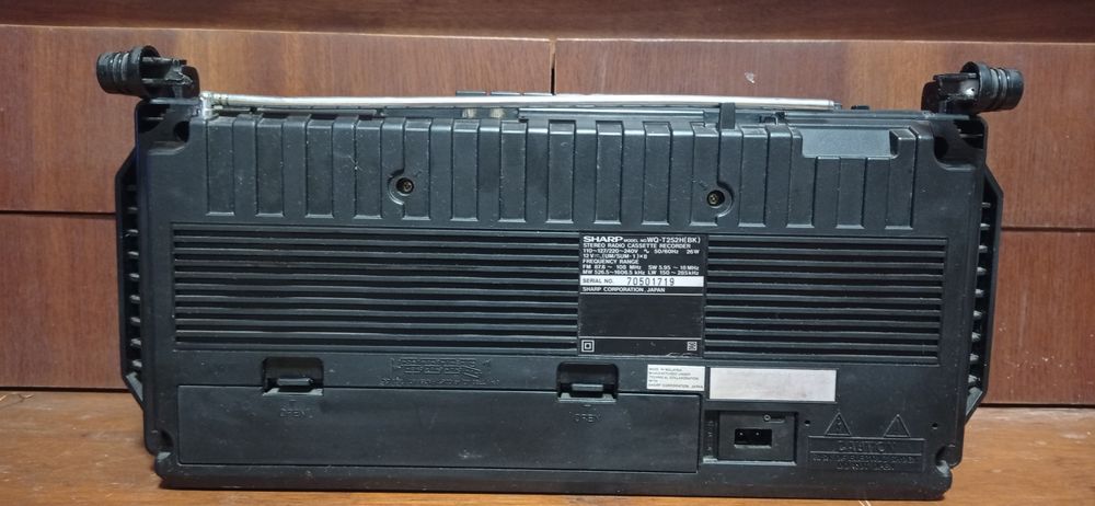 Продам магнітолу SHARP 252