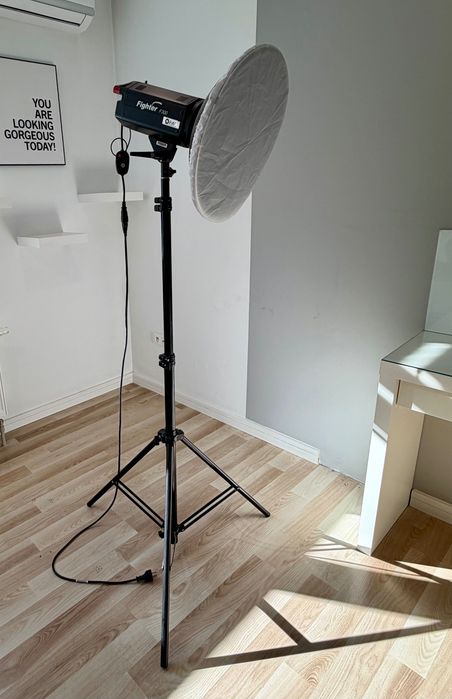 Zestaw studyjny: lampa F&V Fighter F300 + Beauty Dish + statyw + wyzwalacz radiowy