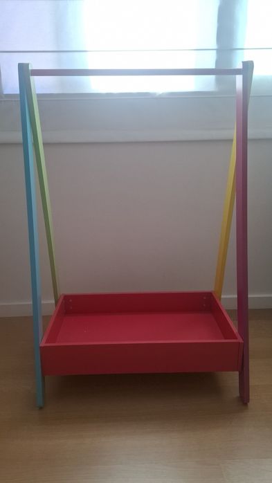 Cabide para quarto de criança