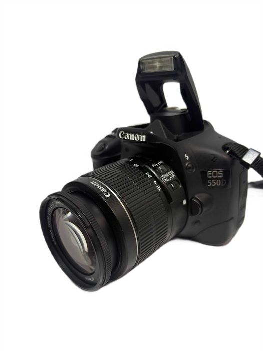 Aparat Canon EOS 550D z obiektywem 18-55 i ładowarką