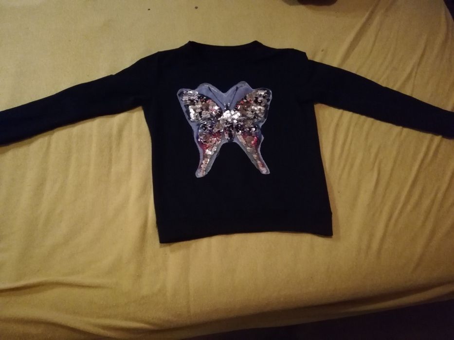 Bluzka,bluza czarna M z motywem motyla cekiny