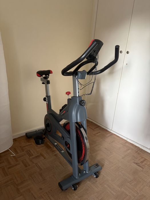 Bicicleta estática quase nova