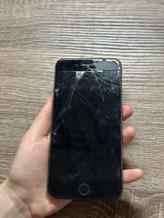 Iphone 8 plus на запчастини або відновлення