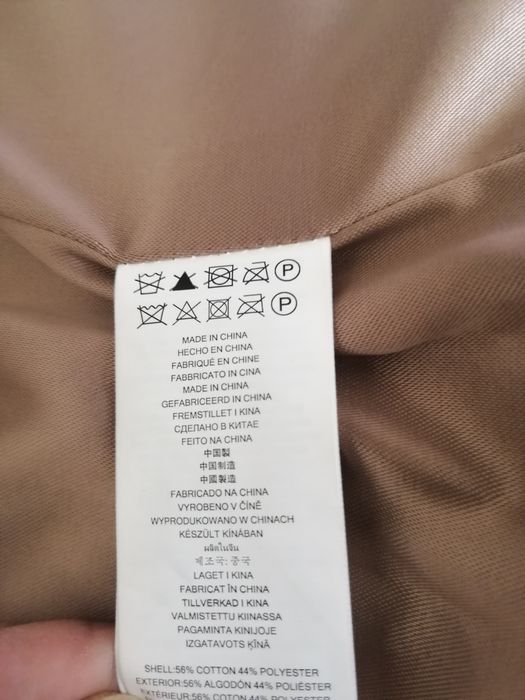 Klasyczny beżowy trencz Michael Kors złote guziki
