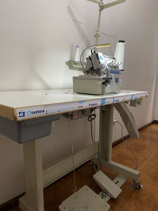Maquina de costura corte e cose  kingtex usado a funcionar bem