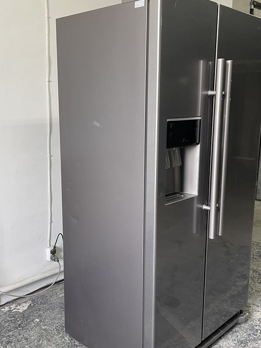 Холодильник Samsung RSA1UHMG