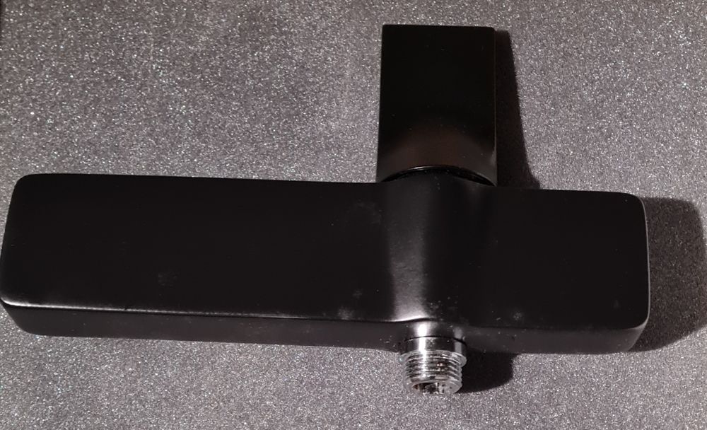 Torneira duche LINE42 preta SANINDUSA