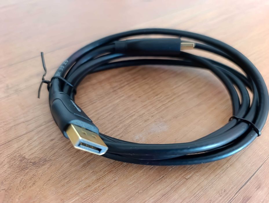 Zestaw nowych kabli USB-A, USB-B, USB-A mini, Display port do drukarki