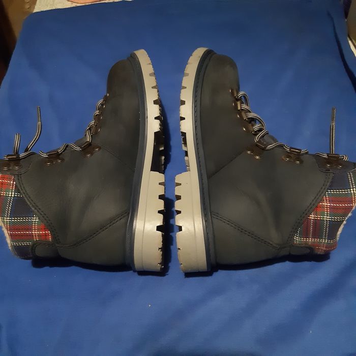 Продам женские ботинки