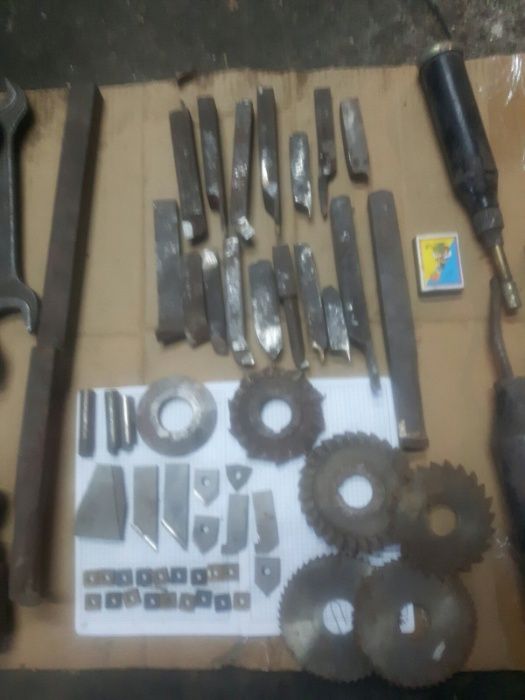 токарние инструменти фрези.резци молдинги хром ваз  03-06