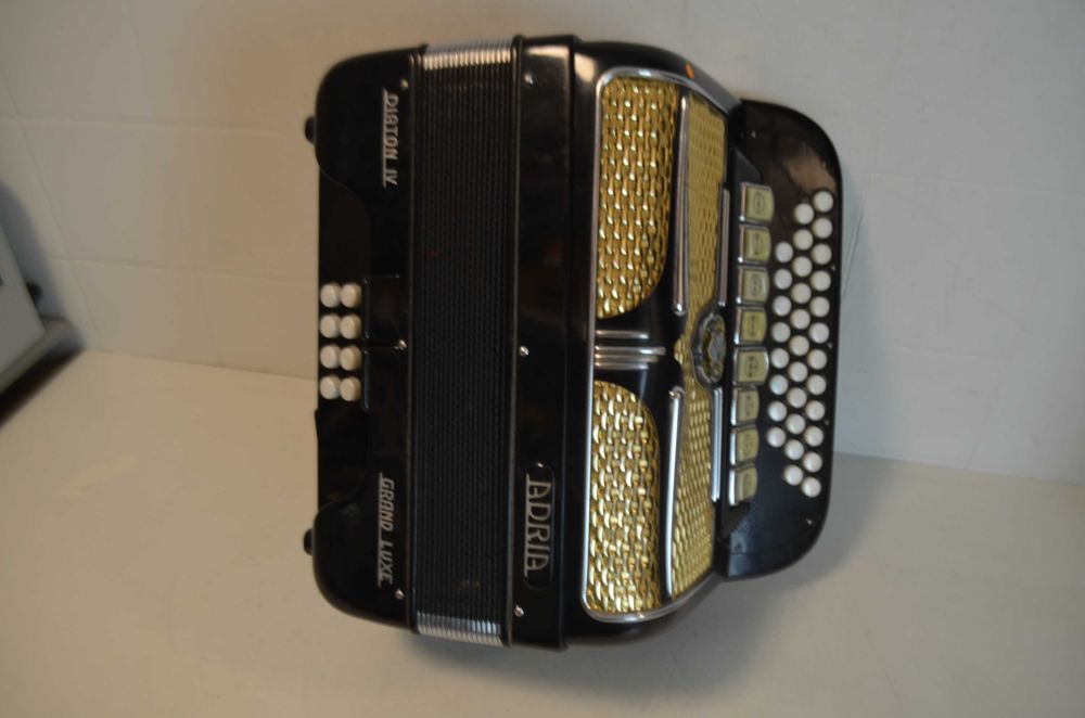Concertina Adria 4 voz. La. N 228