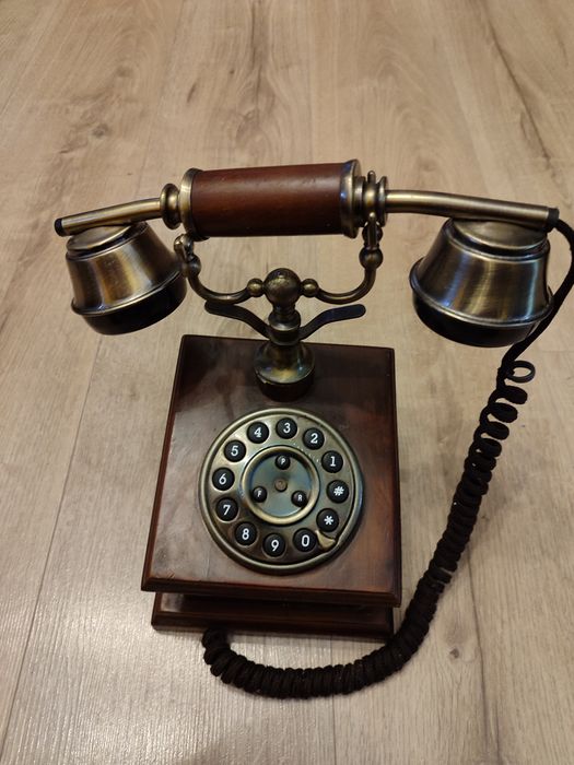 Telefon stacjonarny retro