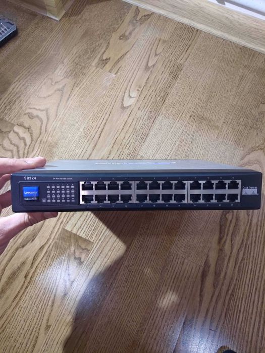 Switch комутатор Linksys Cisco SR224 24-port