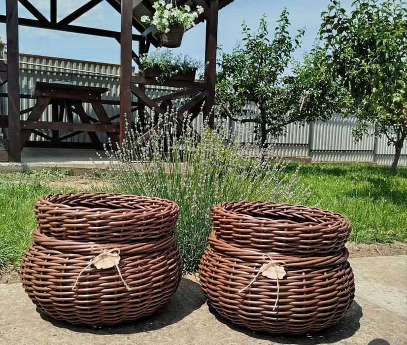 Кашпо з штучного ротангу