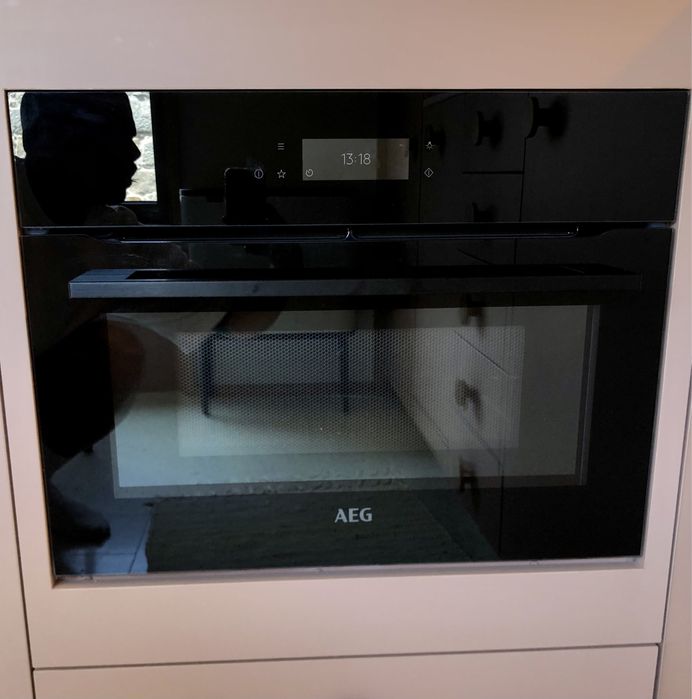 Forno Compacto AEG (forno + microondas)