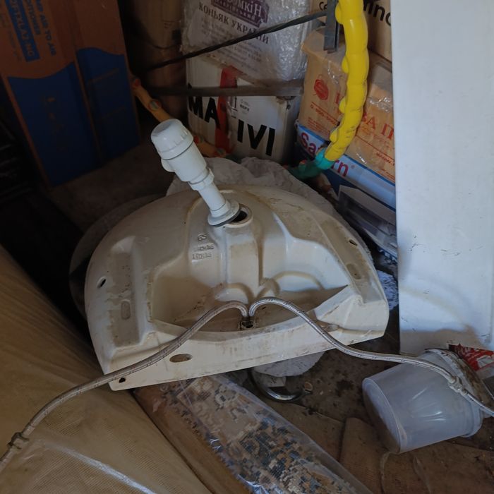 Продаю умывальник Тюльпан