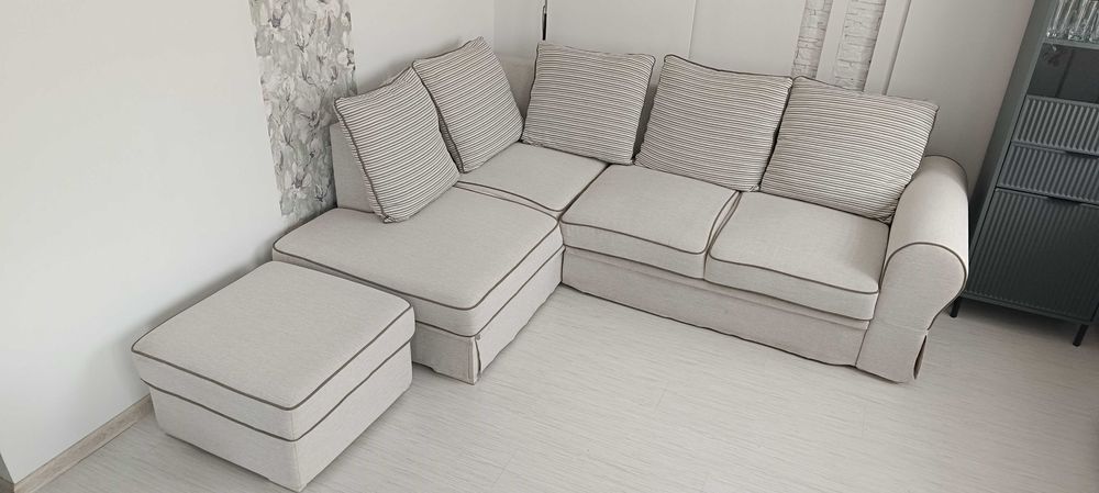 Sofa - narożnik rozkładany z funkcją spania + pufa.
