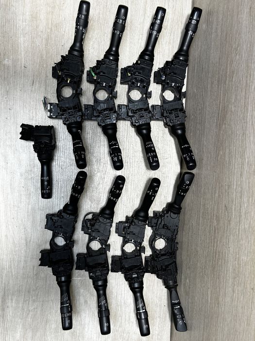 Підрульовий перимикач гітара Toyota Auris Yaris Avensis Aygo