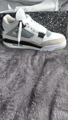 Sprzedam buty Air Jordany 4 retro