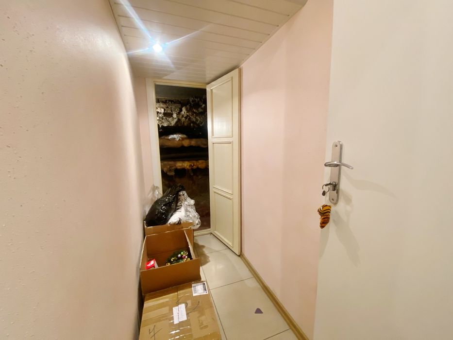 Підвальне приміщення з мармуровими входами р-н пр. Металлург