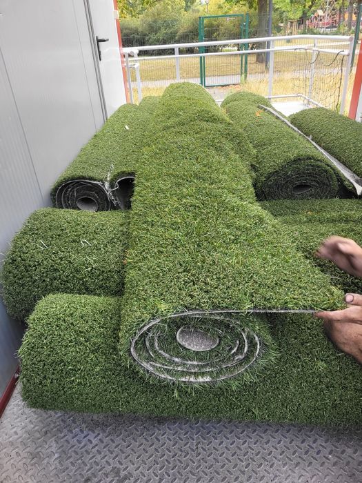 Sztuczna trawa do ogrodu, na plac zabaw, boisko, werandę, balkon itd..