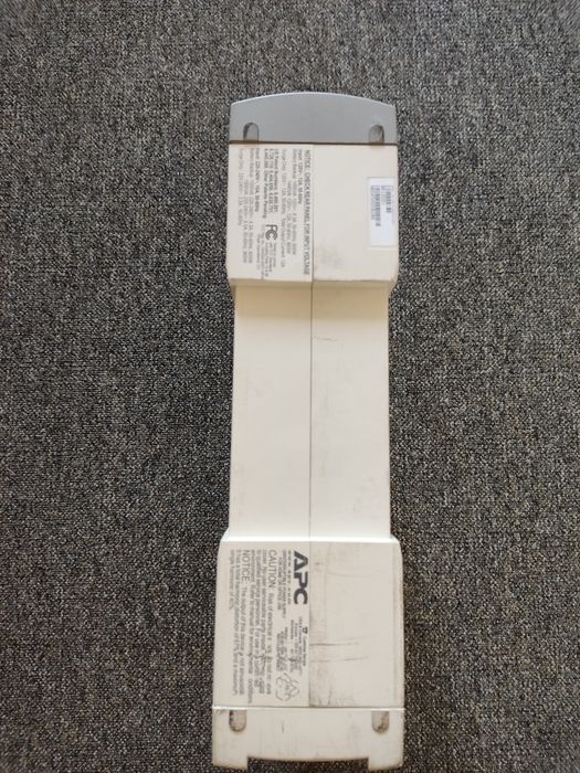 UPS firmy APC 1000VA/600W