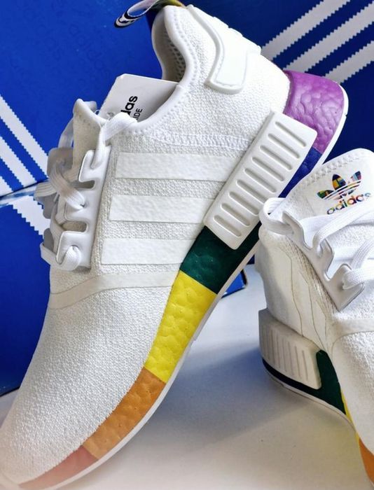 Оригінальні кросівки Adidas NMD_R1 PRIDE