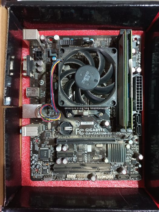 Продам комплект матерінскої плати плюс блок живлення