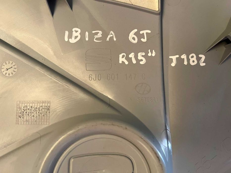 Seat Ibiza 6J - Tampão de Jante 15 (2 unidades) - J182