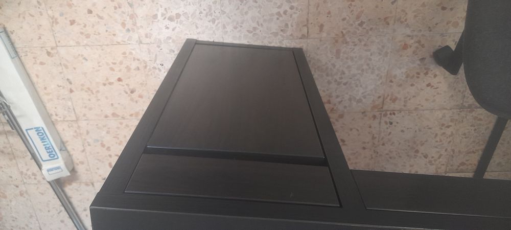 Secretária com Cadeira