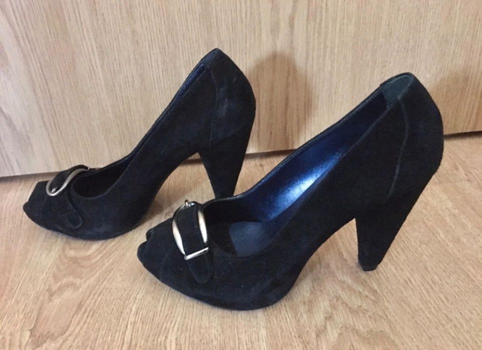 Sapatos salto alto - pretos - 36 - Novos