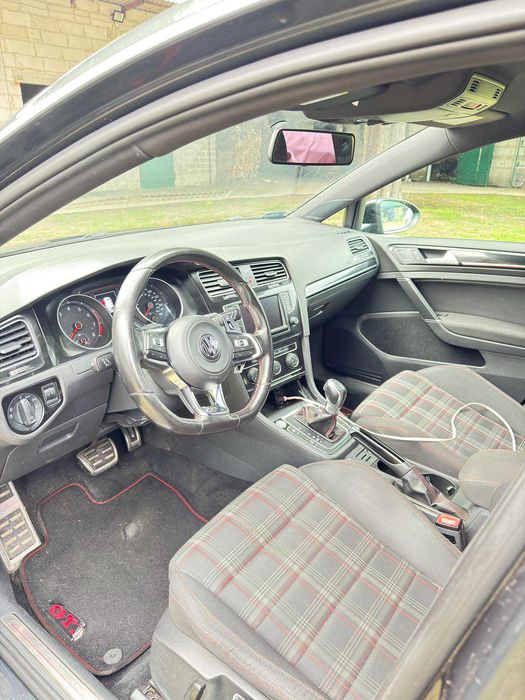 Volkswagen Golf VII 2.0 7 gti performance