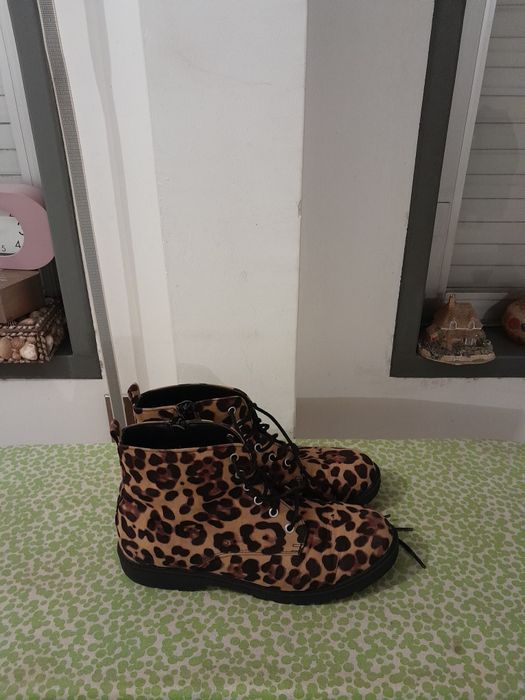 Vendo Botas de Senhora PRIMARK muito bonitas como novas