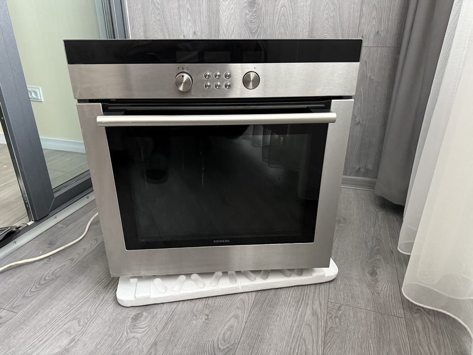Електрична духова піч Siemens hb760560s