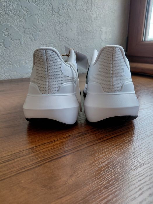 Кросівки adidas білі нові 26,5 см