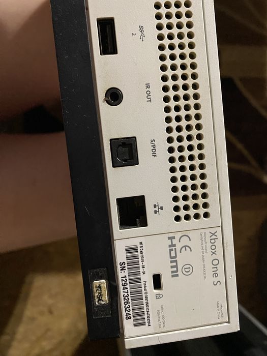 Konsola  Microsoft Xbox One S (model 1681)