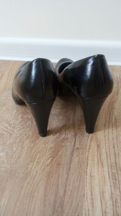 Buty na obcasie czarne
