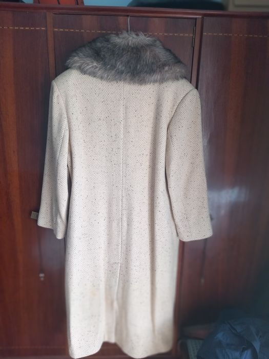 Casaco branco com pelos