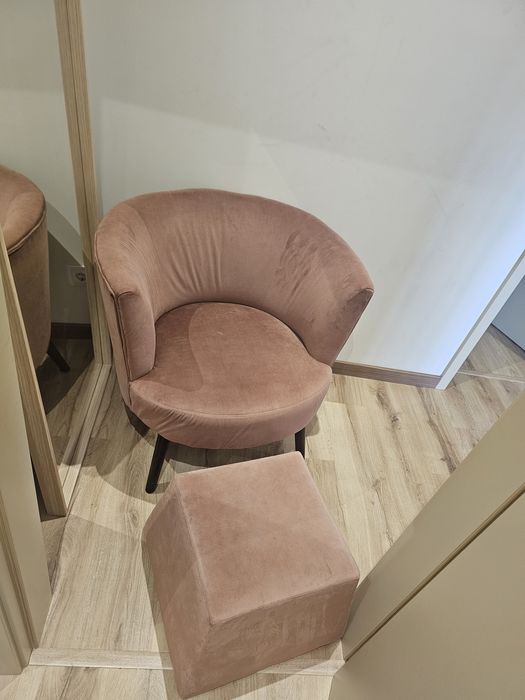 Poltrona com repousa pés