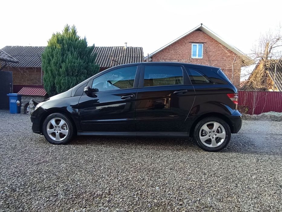 Mercedes-Benz 2.0 дизель/автомат / 2005 рік / зимова резина